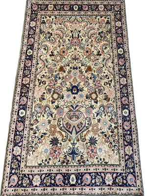 Fine Hand-Knotted Persian Bidjar Rug