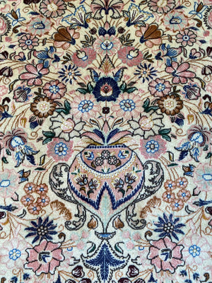 Fine Hand-Knotted Persian Bidjar Rug