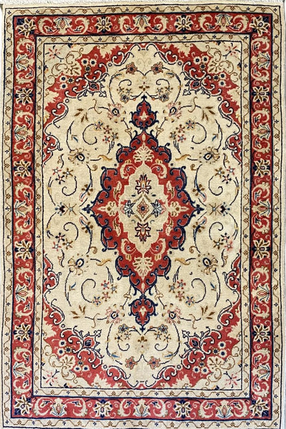 Fine Hand-Knotted Persian Kashan Carpet