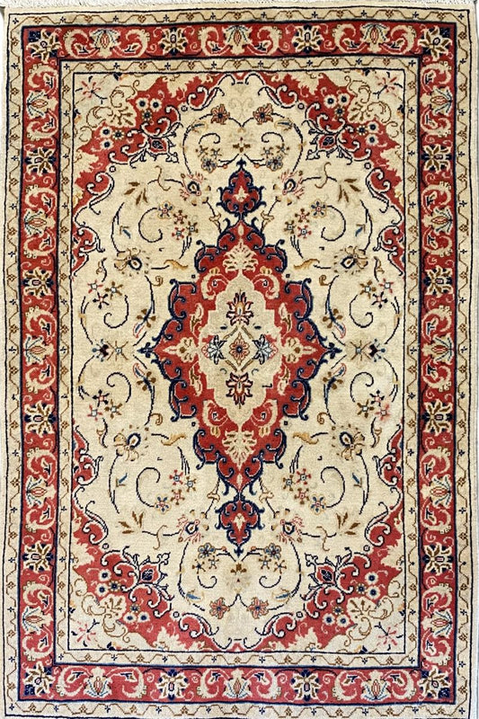 Fine Hand-Knotted Persian Kashan Carpet
