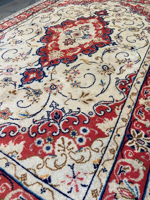 Fine Hand-Knotted Persian Kashan Carpet