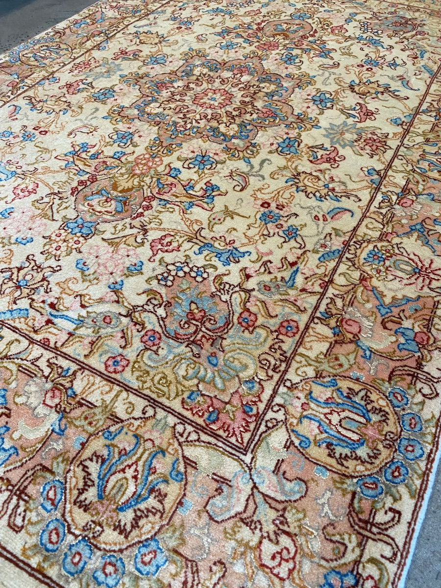 Fine Hand-Knotted Persian Tabriz Carpet