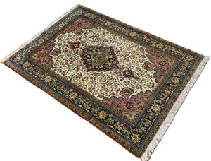 Fine Hand-Knotted Persian Qum Carpet