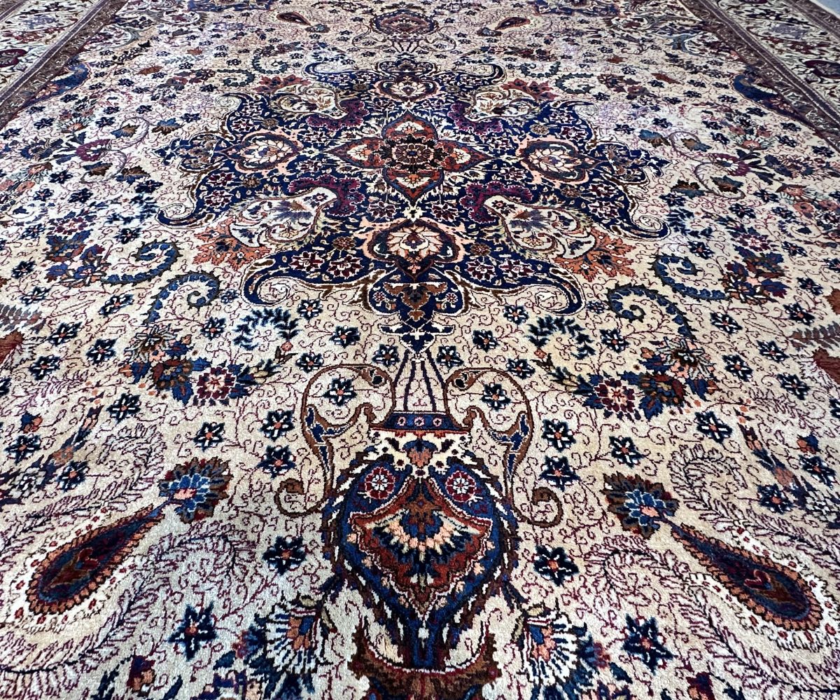 Fine Hand-Knotted Persian Semnan Carpet