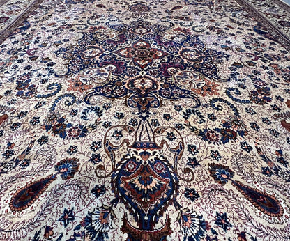 Fine Hand-Knotted Persian Semnan Carpet