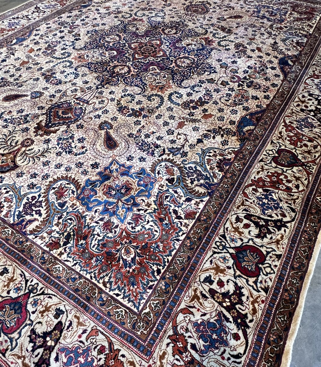 Fine Hand-Knotted Persian Semnan Carpet
