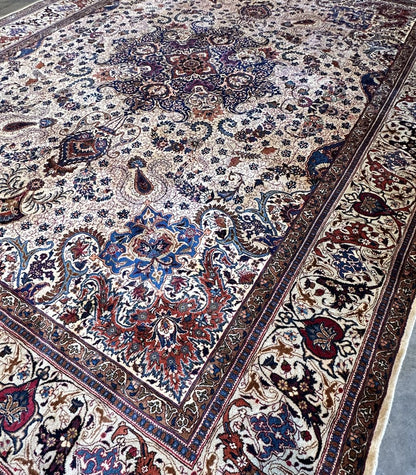 Fine Hand-Knotted Persian Semnan Carpet