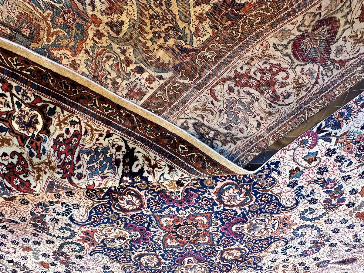 Fine Hand-Knotted Persian Semnan Carpet