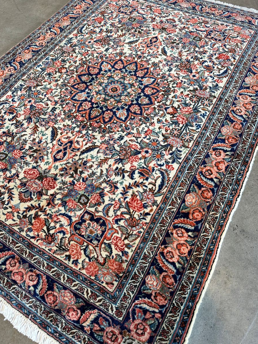 Fine Hand-Knotted Persian Bidjar Rug
