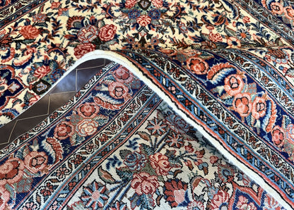 Fine Hand-Knotted Persian Bidjar Rug