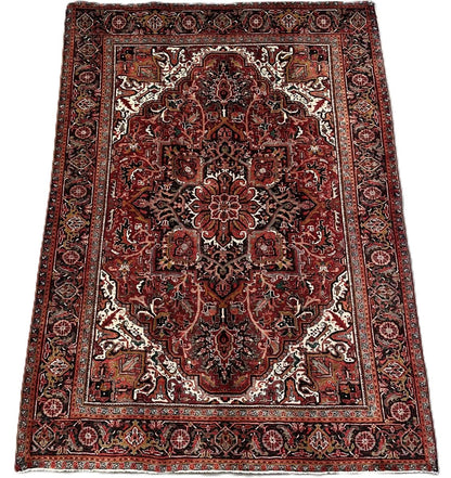 Hand-knotted Traditional Persian Heriz Carpet