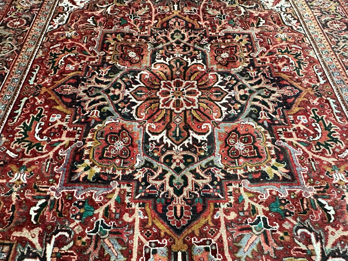 Hand-knotted Traditional Persian Heriz Carpet