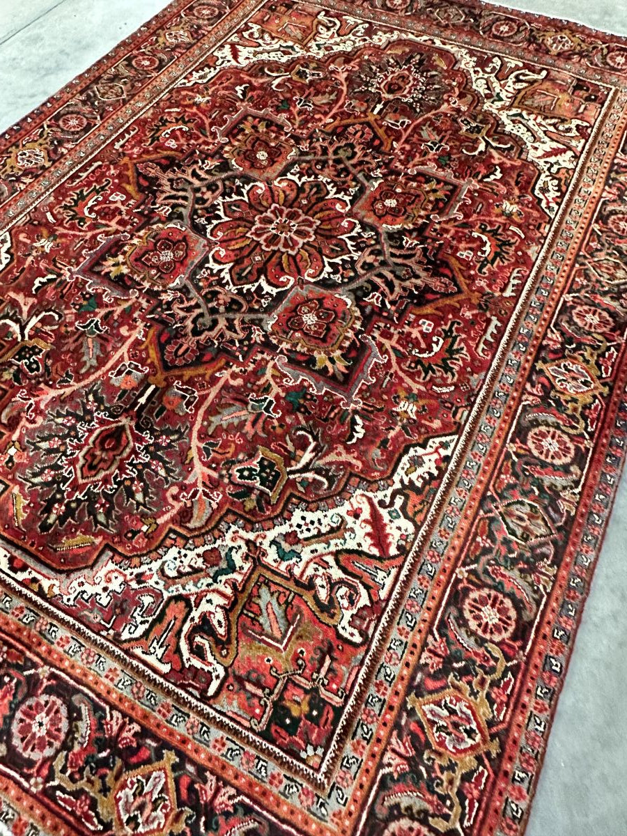Hand-knotted Traditional Persian Heriz Carpet