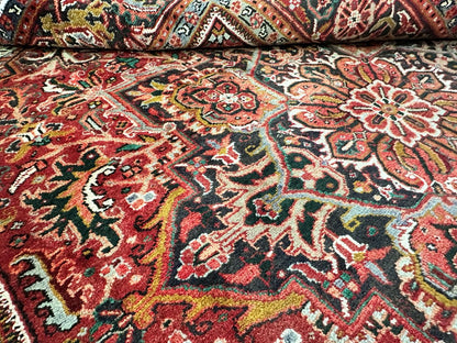 Hand-knotted Traditional Persian Heriz Carpet