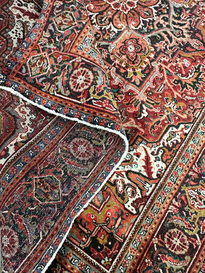 Hand-knotted Traditional Persian Heriz Carpet