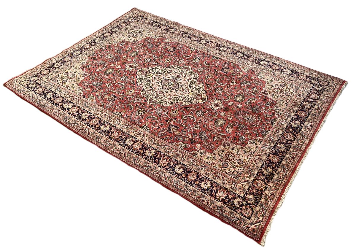 Fine Hand-Knotted Persian Bidjar Carpet