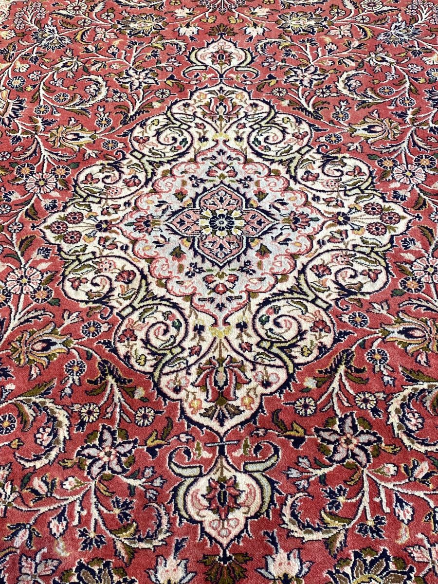 Fine Hand-Knotted Persian Bidjar Carpet
