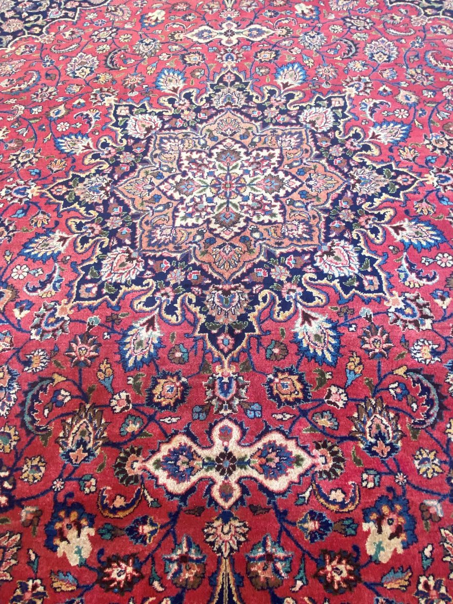 Fine Hand-Knotted Persian Mashhad Carpet