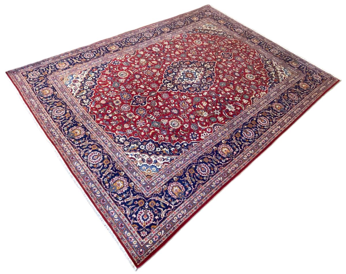 Fine Hand-Knotted Persian Kashan Carpet