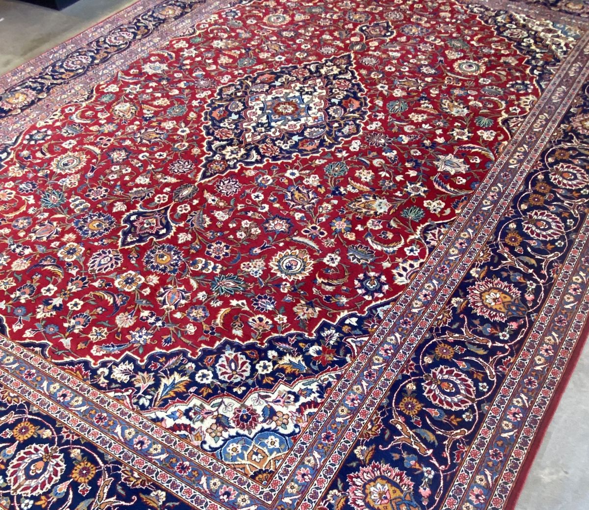 Fine Hand-Knotted Persian Kashan Carpet
