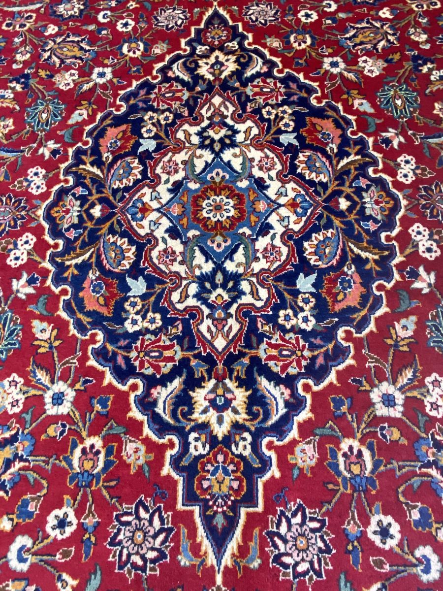 Fine Hand-Knotted Persian Kashan Carpet