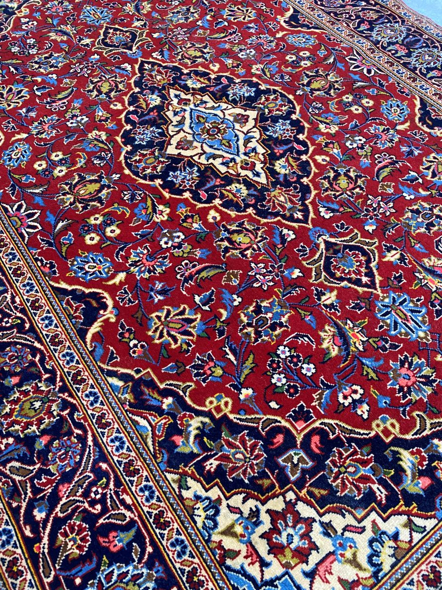 Finely Hand-knotted Persian Kashan Rug