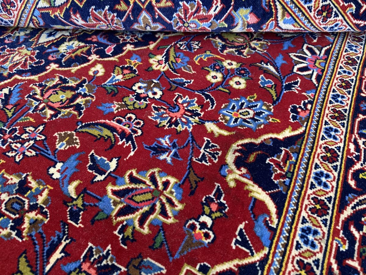 Finely Hand-knotted Persian Kashan Rug
